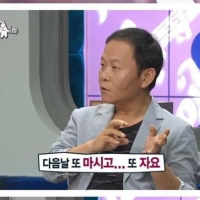 어렵게 살던 연극 배우들이 히트를 치며 숨통이 트인 순간